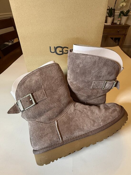 UGG Shoes - Ugg Lavender sparkling Buckle Fuzzy lined Boots Women's 9 Like New!
